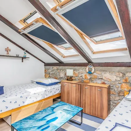 Apartment Stone House Knez Vrbnik (Primorje-Gorski Kotar)