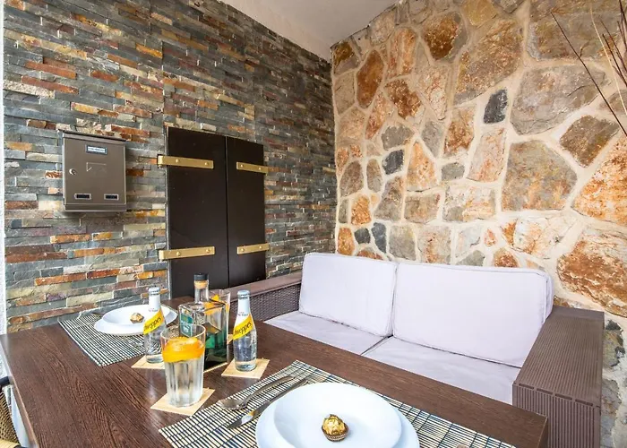 Stone House Knez 公寓 瓦比尼科