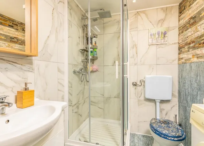 Stone House Knez 公寓 瓦比尼科