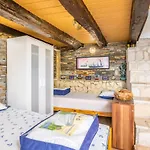 Stone House Knez Apartment Vrbnik (Primorje-Gorski Kotar)